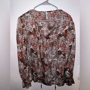 Women’s boho inspired floral top